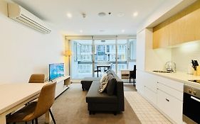 Stylish 2Br Cbd Apartment At The Balfours With Free Parking